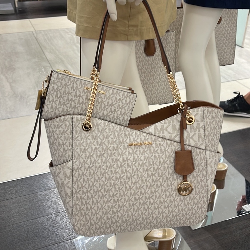 MICHAEL KORS LARGE X CHAIN SHOULDER TOTE 
& 
LARGE DOUBLE ZIP WALLET WRISTLET - Picture 4 of 16